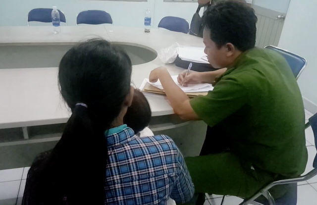 Giải cứu cháu bé bị người tình của mẹ bắt cóc mang đi bán - 2 Chị T. cùng con gái vừa được giải cứu