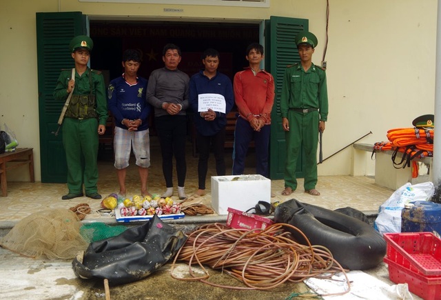Các đối tượng đánh cá bằng thuốc nổ bị cơ quan chức năng tỉnh Phú Yên bắt