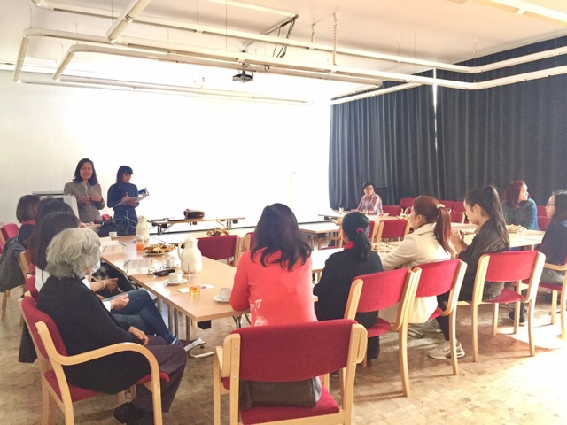 Vận động bầu cử dành cho người Việt tại Đức - 2
Mọi người lắng nghe các trao đổi trong buổi vận động tranh cử (Ảnh: Hạnh Chi)