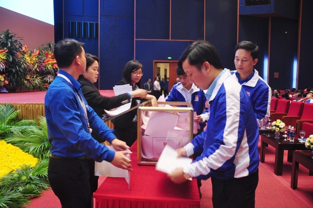 Quy định bầu cử Ban chấp hành TW Đoàn nhiệm kỳ 2017- 2022 có gì đặc biệt? - 6
Ban Kiểm phiếu tiến hành công tác kiểm phiếu ngay sau khi việc bỏ phiếu hoàn tất. Theo dự kiến 14h chiều nay (12/12), danh sách 151 đồng chí Ban chấp hành TW Đoàn khóa XI sẽ chính thức được công bố.