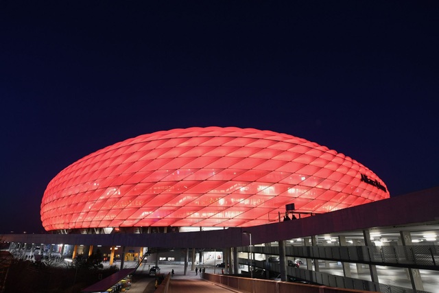 Nhìn lại trận đấu "thảm họa" của Arsenal trên sân Bayern Munich - 2
Sự rực rỡ của Allianz Arena trong ánh đèn