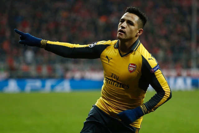 Nhìn lại trận đấu "thảm họa" của Arsenal trên sân Bayern Munich - 16
Sanchez giúp Arsenal quân bình tỉ số 1-1 sau 30 phút thi đấu. Tiền đạo người Chile hiện cũng đang là chân sút tốt nhất ở Premier League