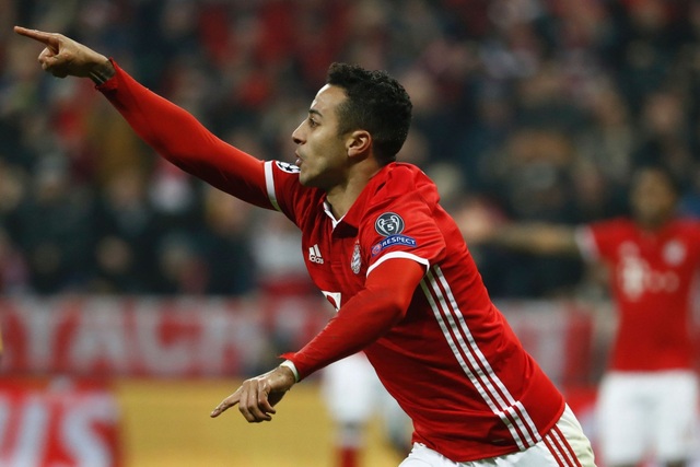 Nhìn lại trận đấu "thảm họa" của Arsenal trên sân Bayern Munich - 19
Chỉ ba phút sau khi ghi bàn thứ hai, Bayern Munich có bàn thứ ba, người lập công là Thiago Alcantara