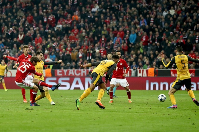Nhìn lại trận đấu "thảm họa" của Arsenal trên sân Bayern Munich - 22
Tới phú 88, Muller ấn định chiến thắng 5-1 cho Hùm xám