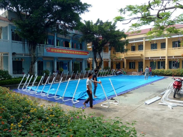 Bể bơi di động: Mô hình cần nhân rộng - 2
Lắp đặt bể bơi di động tại một trường học