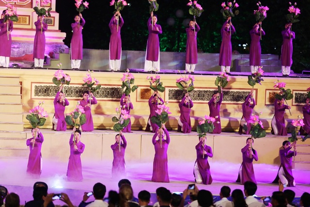 Đêm bế mạc Festival tôn vinh nghệ nhân các làng nghề truyền thống - 5 Đêm bế mạc Festival tôn vinh nghệ nhân các làng nghề truyền thống - 5