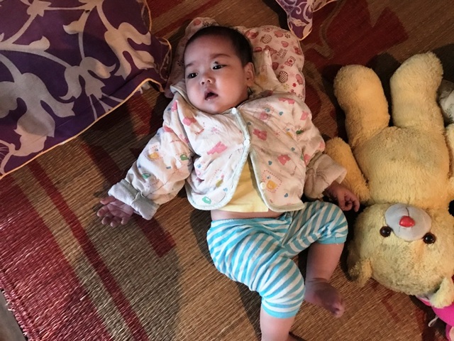 Bé 7 tháng tuổi nguy kịch vì bố mẹ không xoay được tiền mổ tim cho con - 1 Mới 7 tháng tuổi bé Hà đã phải chịu bao đau đớn về bệnh tim