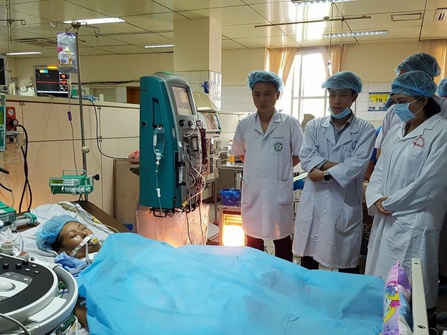 Bệnh nhân nặng cuối cùng vụ sốc chạy thận có hi vọng chuyển biến sức khoẻ - 1 Bệnh nhân nặng cuối cùng vụ sốc chạy thận có hi vọng chuyển biến sức khoẻ - 1