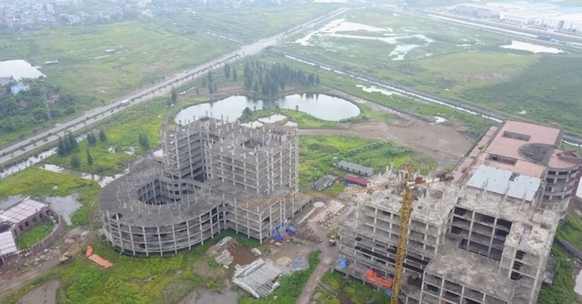 Cận cảnh “bệnh viện trăm tỷ” bỏ hoang sau 10 năm khởi công - 1 Dự án Bệnh viện đa khoa quy mô 700 giường bệnh được khởi công xây dựng từ tháng 11/2007 tại phường Lộc Hạ, thành phố Nam Định (Nam Định), hứa hẹn sẽ là bệnh viện trung tâm vùng