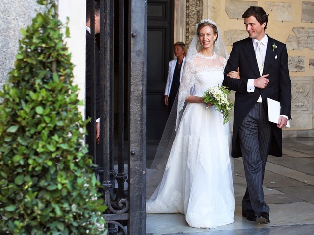 Nữ phóng viên Elisabetta Rosboch von Wolkenstein đã mặc thiết kế váy cưới của Valentino trong đám cưới với Hoàng tử Bỉ Amedeo năm 2014. (Ảnh: BI)