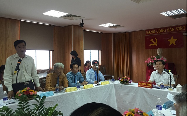 Bí thư Thành ủy Đinh La Thăng: Hát cải lương có nhất thiết tiến sĩ hát không? - 2 Ông Thăng lắng nghe những ý kiến góp ý cho hoạt động của trường ĐH Sân khấu Điện ảnh