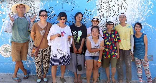 
Nhóm họa sĩ thực hiện dự án làng bích họa An Bình
