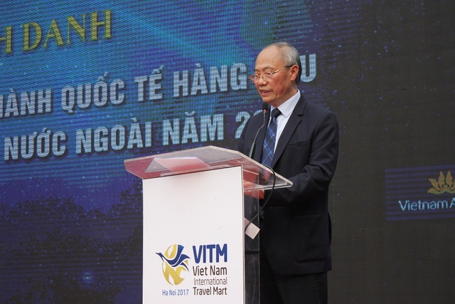Hơn 20.000 tour du lịch đã được bán tại hội chợ VITM 2017 - 2 Phát biểu tại lễ bế mạc, ông Vũ Thế Bình, Phó Chủ tịch Hiệp hội Du lịch Việt Nam đánh giá, hội chợ VITM 2017 là dịp triển khai chương trình kích cầu du lịch lớn nhất trong năm. Sau 4 ngày hoạt động sôi nổi, hội chợ đã thành công tốt đẹp với sự làm việc miệt mài của hàng nghàn doanh nghiệp du lịch Việt Nam và quốc tế. “Có thể nói sự kiện là ngày hội du lịch lớn nhất trong năm, một sự kiện mang tầm cỡ khu vực về du lịch”, ông Bình nói.