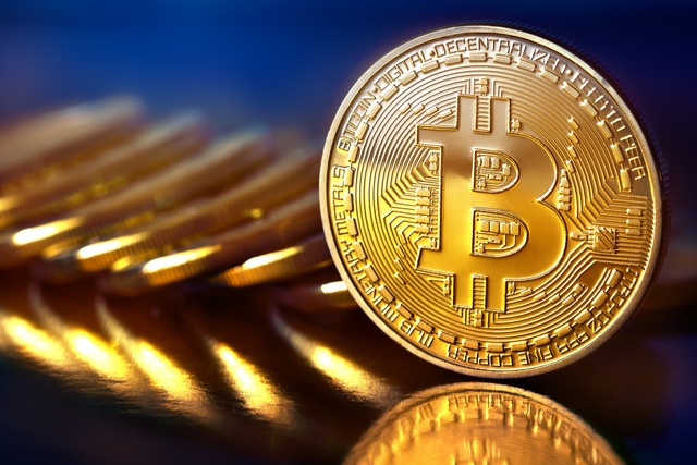 Công ty đang bán thuốc lá chuyển sang “đào” Bitcoin vì thấy quá hời - 1
Ngày 17/12, giá một đồng Bitcoin đã chạm đến ngưỡng 19.000 USD (tương đương gần 432 triệu đồng). (Nguồn: CNBC)