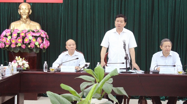 Bí thư Thành ủy TPHCM Đinh La Thăng khẳng định việc chuyển huyện lên quận để phục vụ người dân nhiều hơn