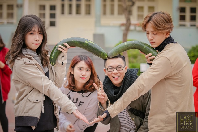 Bạn trẻ Hà Nội nhảy flashmob, kêu gọi mua bí xanh giúp nông dân - 1
Các bạn trẻ Hà Nội chung tay cùng nhóm nhảy Last Fire “giải cứu bí xanh”