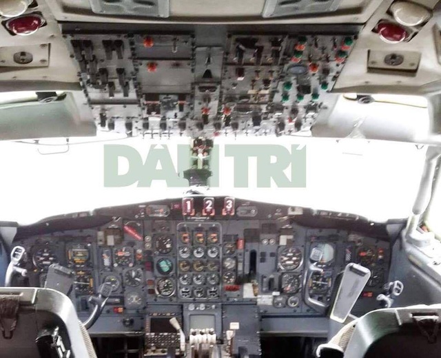 Hé lộ mới về máy bay Boeing bị “bỏ rơi” 10 năm ở Nội Bài - 5
Hệ thống điều khiển máy bay trong cabin phi công