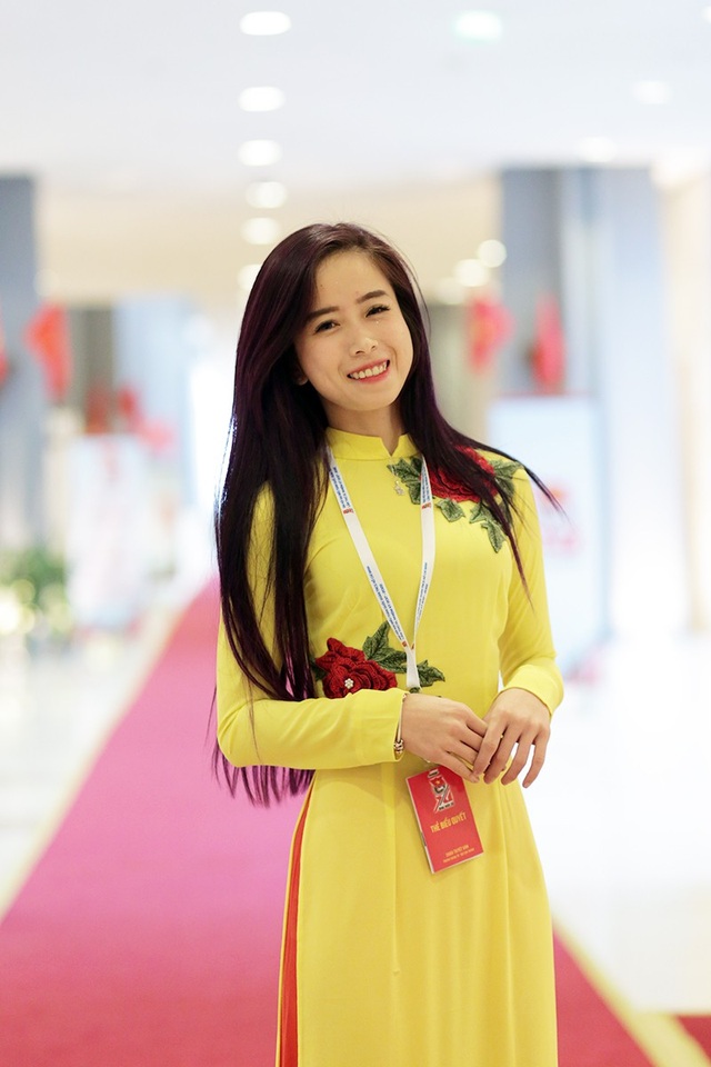 Những bóng hồng xinh đẹp tại Đại hội Đoàn toàn quốc lần thứ XI - 1
Hoa khôi làng võ Châu Tuyết Vân là đại biểu của Đoàn thanh niên Thành phố Hồ Chí Minh