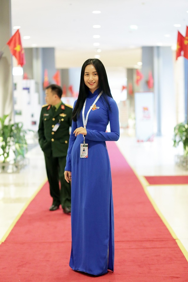Những bóng hồng xinh đẹp tại Đại hội Đoàn toàn quốc lần thứ XI - 2
Đặng Thu Hồng – Hoa khôi sinh viên Việt Nam 2016 là đại biểu của đoàn Đà Nẵng