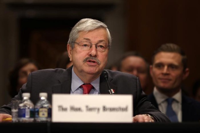 Ứng viên đại sứ Mỹ “nắn gân” Trung Quốc về Biển Đông - 1 Thống đốc bang Iowa Terry Branstad (Ảnh: Reuters)