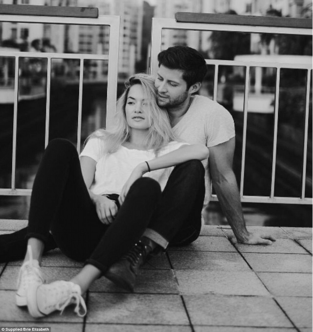 Chuyện tình lãng mạn của hotgirl mê du lịch - 2
Cả hai đều có đam mê lớn du lịch và thích ghi lại những khoảnh khắc hạnh phúc của họ tại những điểm họ từng đến.
