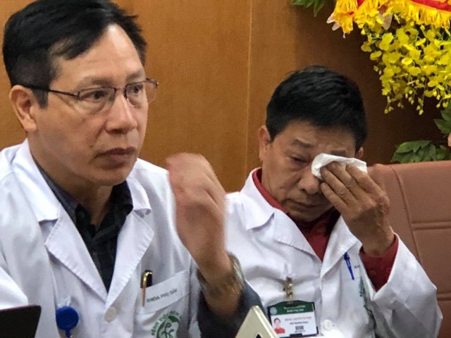 Vụ triệt sản vẫn “dính” thai:“Tôi chưa thực hiện triệt sản cho bệnh nhân!” - 1 BS Dậu rơi nước mắt khi chia sẻ về vấn đề. Ảnh: H.Hải