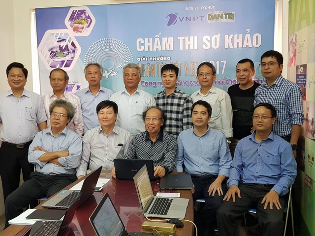 Giải thưởng Nhân tài Đất Việt: Đi tìm các gương mặt xuất sắc vào vòng chung khảo - 6
Ban tổ chức chụp ảnh lưu niệm cùng với các thành viên thuộc Hội đồng chấm sơ khảo năm 2017.
