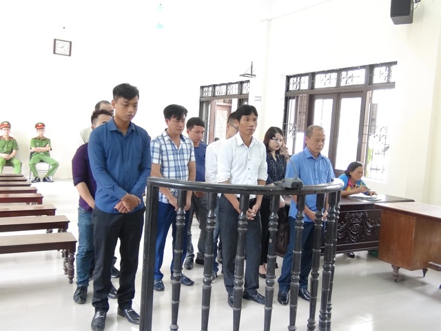 Ông trùm Minh Sâm bị tăng án từ 24 tháng lên 36 tháng tù giam - 1
Các bị cáo tại phiên xét xử phúc thẩm