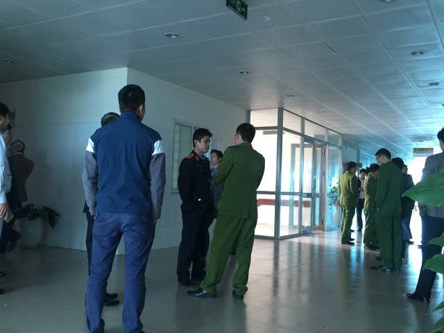 Vụ 4 trẻ sinh non tử vong: Đã xác định nguyên nhân bước đầu - 1 Các cơ quan chức năng làm việc tại Bệnh viện Sản Nhi Bắc Ninh