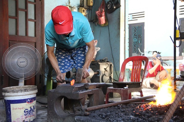 “Mục sở thị” nhiều thắng cảnh hấp dẫn ở Hương Trà - 9 Tại phố cổ Bao Vinh còn tồn tại nhiều làng nghề nổi tiếng như rèn, chạm
