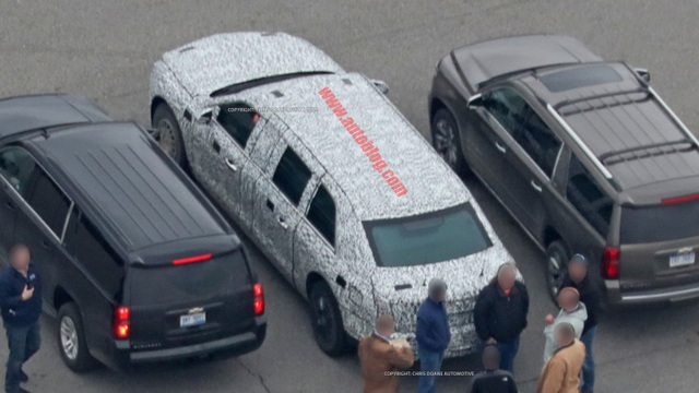 Limousine bọc thép của ông Trump dài hơn cả SUV cỡ lớn - 5