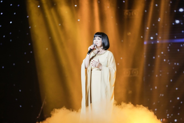 Chung kết The Voice: Nhạc Trịnh khiến hàng triệu trái tim thổn thức - 2 Giọng ca đi cùng năm tháng của ca sĩ Cẩm Vân.