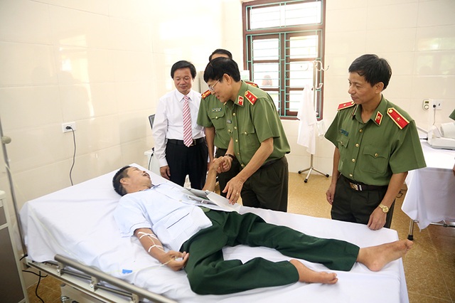 Thầy trò Học viện An ninh tri ân các cựu chiến binh tại Hà Nam - 2
Ban lãnh đạo và các học viên của Học viện đã chia sẻ sự khó khăn trong cuộc sống của các thương, bệnh binh đang điều trị tại trung tâm