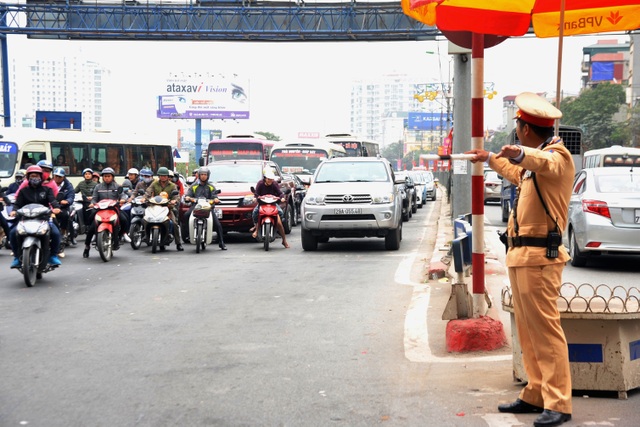 Nghỉ Tết Đinh Dậu: Mỗi ngày 29 người chết vì tai nạn giao thông - 1 Phó Thủ tướng yêu cầu lực lượng chức năng kiểm soát và xử lý nghiêm các hành vi vi phạm trật tự an toàn giao thông (ảnh: Minh Hải)