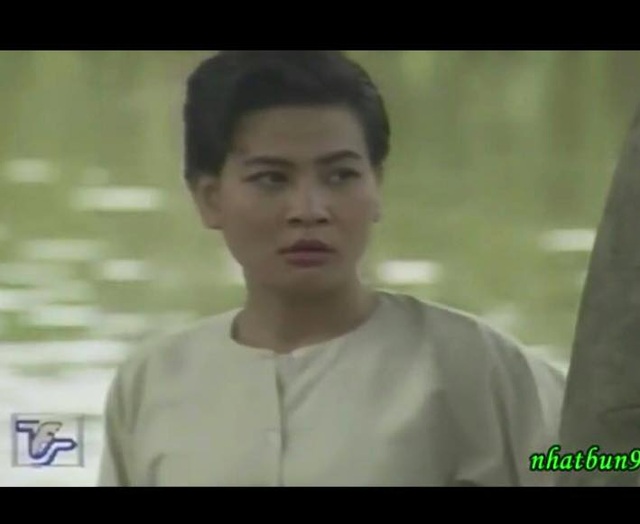 Cát Phượng bất ngờ tung ảnh từ thời đen nhẻm - 2 Cát Phượng năm 1997, khi đóng vai Tư Mắm trong Đất phương Nam.