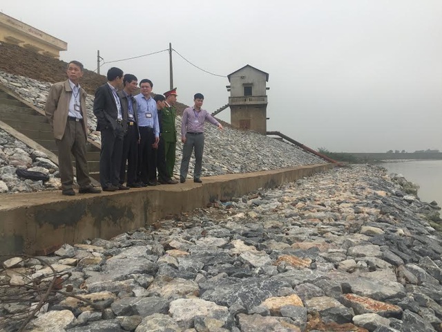 Khởi tố tội khủng bố đối tượng đe dọa Chủ tịch tỉnh Bắc Ninh - 3
Đoạn đê bị sạt lở, tỉnh Bắc Ninh phải đầu tư hơn 30 tỷ đồng để khắc phục