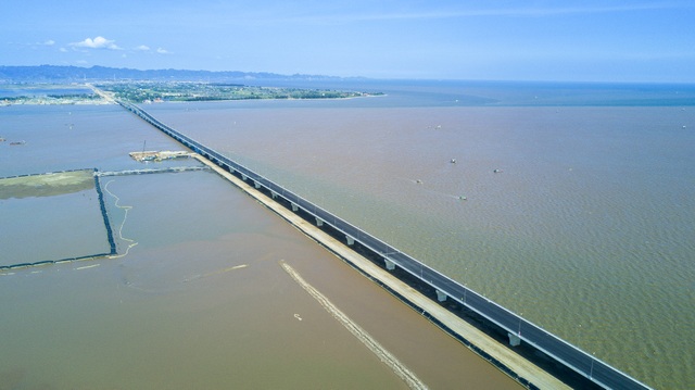 
Toàn cảnh cây cầu vượt biển dài nhất Việt Nam
