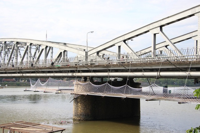 Dựng lại hệ thống ban công cầu Trường Tiền như thời vua Bảo Đại - 1
Cầu Trường Tiền đang chuẩn bị được sửa chữa, đặc biệt sẽ khôi phục lại hệ thống ban công xưa.