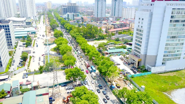 Cận cảnh tuyến đường Hà Nội dự kiến chặt hạ hơn 1300 cây xanh - 3 Hàng cây trước cổng Bộ Công An cũng nằm trên dự án.