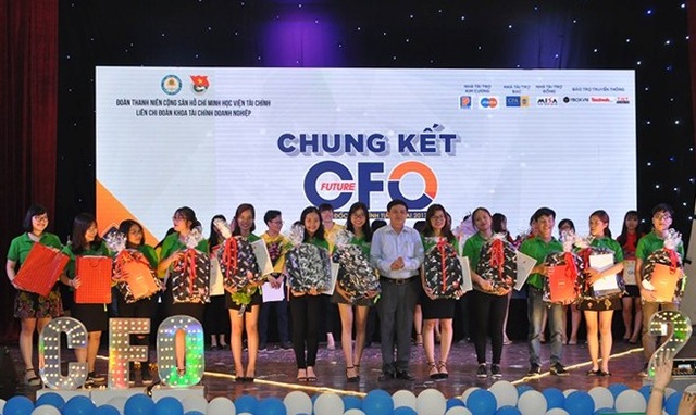Sinh viên hóa thầy trò Đường Tăng thi Giám đốc tài chính tương lai - 5
Sự bứt phá ngoạn mục ở vòng đấu quyết định giúp đội Cash 4 giành ngôi Vô địch CFO 2017.
