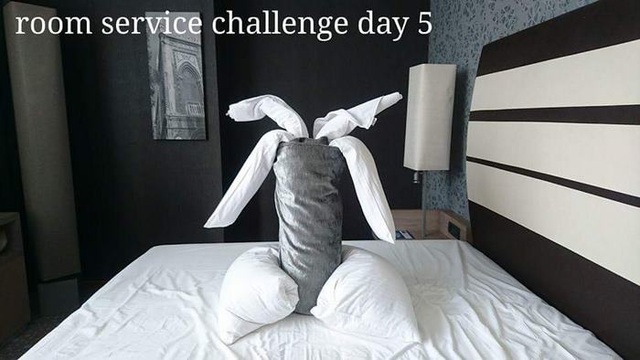 Câu chuyện bằng chăn gối thú vị giữa du khách và nữ phục vụ phòng - 6 Hình ảnh chăn gối của ngày thứ 5