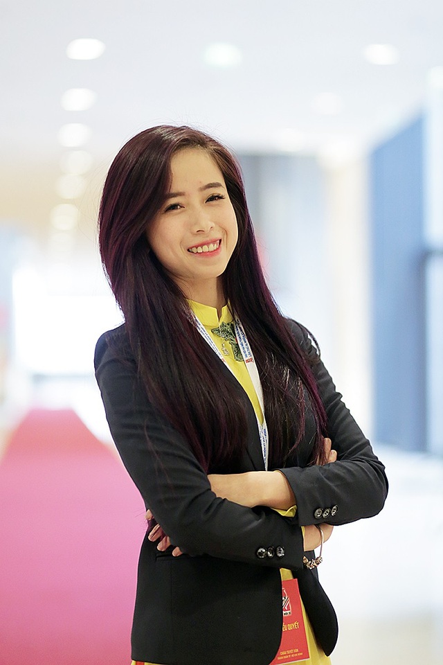 "Hot girl làng võ" Châu Tuyết Vân "xinh như hoa" tại ĐH Đoàn toàn quốc - 1
Châu Tuyết Vân tham dự Đại hội Đoàn toàn quốc XI với tư cách là đại biểu của đoàn Thành phố Hồ Chí Minh.