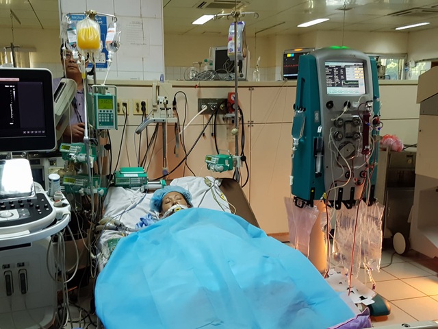 Lãnh đạo Sở Y tế Hoà Bình làm chủ tịch Hội đồng đánh giá vụ tai biến y khoa khi chạy thận - 1 Vụ tai biến y khoa nghiêm trọng khiến 18 người đang chạy thận nghi sốc hàng loạt, 7 người tử vong, 1 người vẫn đang trong tình trạng rất nặng. Ảnh: H.Hải