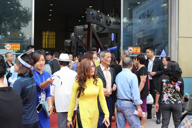 Hàng nghìn người chen chân tại Hội chợ Du lịch Quốc tế 2017 - 15 Hội chợ Du lịch Quốc tế Việt Nam 2017 sẽ diễn ra từ ngày 6 – 9/4 tại Cung văn hóa Hữu nghị Hà Nội với nhiều hoạt động ấn tượng, hấp dẫn.