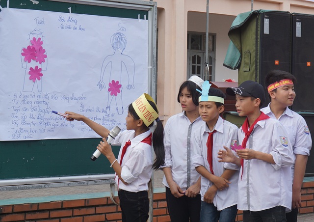 “Mẹ nói còn nhỏ, hỏi chi mấy chuyện “nhạy cảm” đó!” - 3 Các em học sinh lớp 6, lớp 7 thuyết trình về nhận diện các hành vi xâm hại tình dục trẻ em