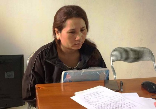 Liên tiếp xảy ra các vụ vỡ hụi nhiều tỷ đồng - 2 Bà Đào Thị Hằng làm việc tại UBND xã Hải Hà