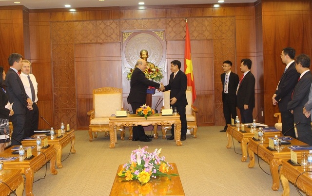 Chủ tịch Khánh Hòa mời gọi Hoa Kỳ đầu tư vào Vịnh Vân Phong - 1 Chủ tịch Khánh Hòa - ông Lê Đức Vinh tại buổi gặp song phương với Đoàn Hoa Kỳ nhân dịp Hội nghị lần thứ nhất các quan chức cao cấp của Diễn đàn hợp tác kinh tế châu Á – Thái Bình Dương (APEC- SOM1), đang diễn ra tại TP Nha Trang - Ảnh: Viết Hảo