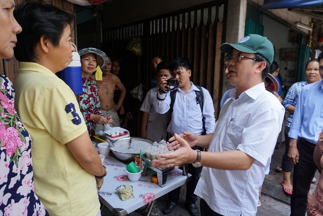 Chủ tịch quận 1: “Anh Hải không cô đơn” - 2 Chủ quán chè than vãn buôn bán không thuận lợi như trước nhưng hứa sẽ không tái lấn chiếm vỉa hè