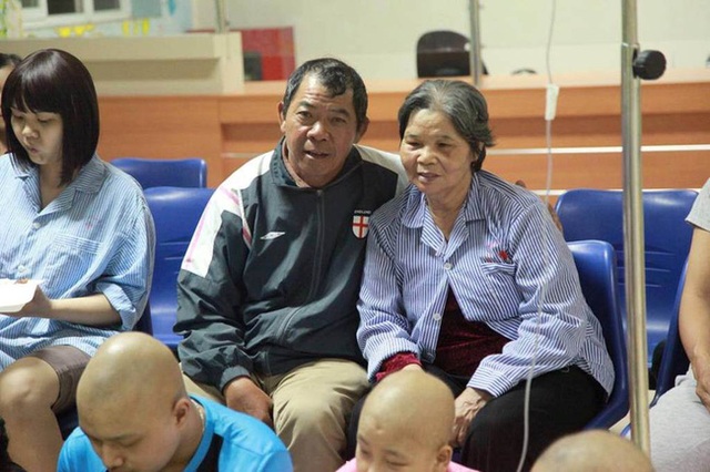 Chuyện rơi nước mắt về người đàn ông chở xe miễn phí cho bệnh nhân ung thư - 2 Chuyện rơi nước mắt về người đàn ông chở xe miễn phí cho bệnh nhân ung thư - 2