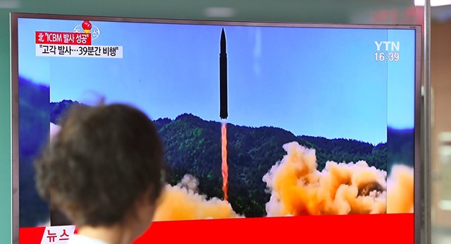 Mỹ biết trước vẫn để Triều Tiên phóng tên lửa liên lục địa - 1
Triều Tiên tuyên bố phóng thành công tên lửa liên lục địa đầu tiên hôm 4/7. (Ảnh: AFP)